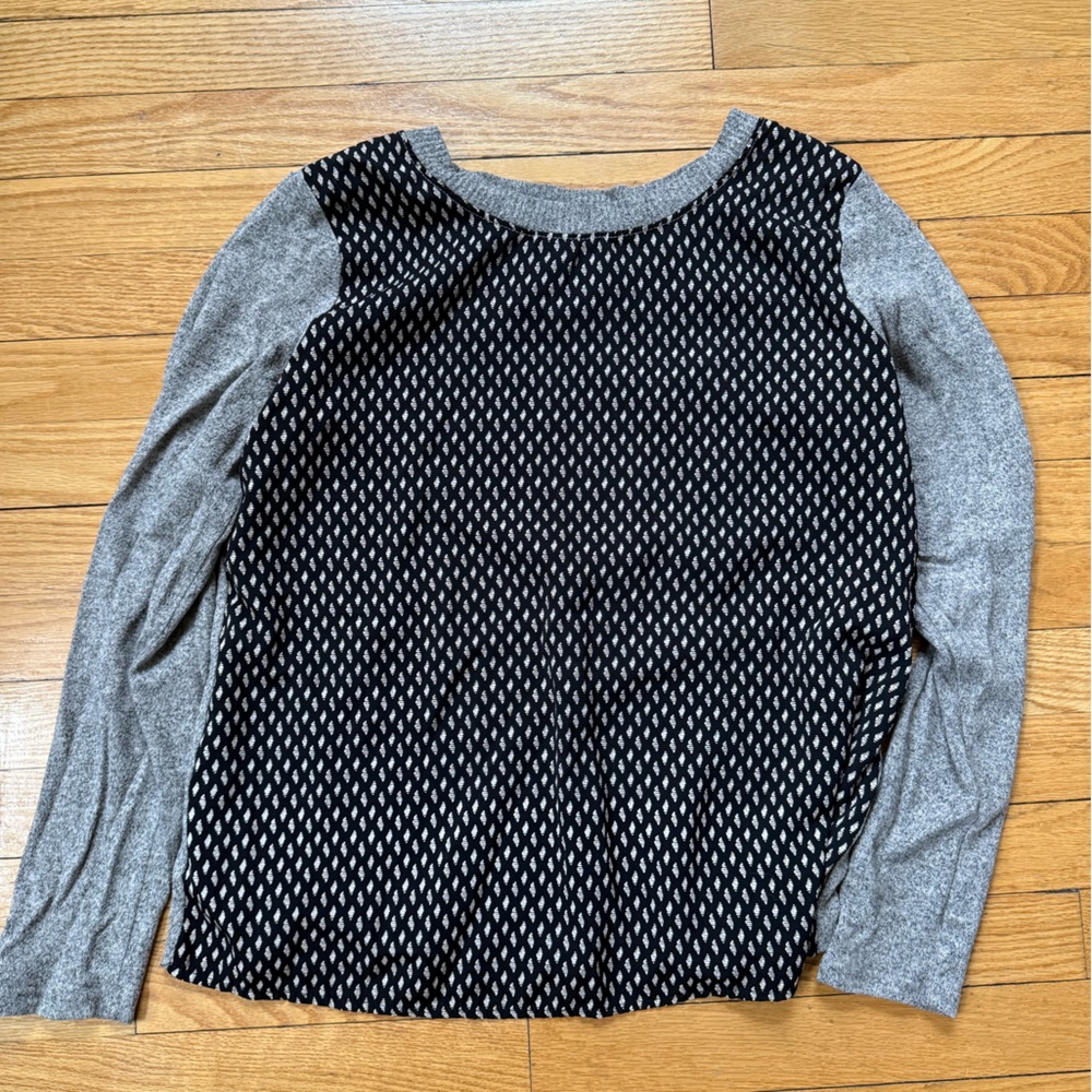 Le Lis Black and Gray Patterned Sweater